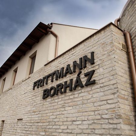 Frittmann Borház Acomodação com café da manhã Soltvadkert Exterior foto