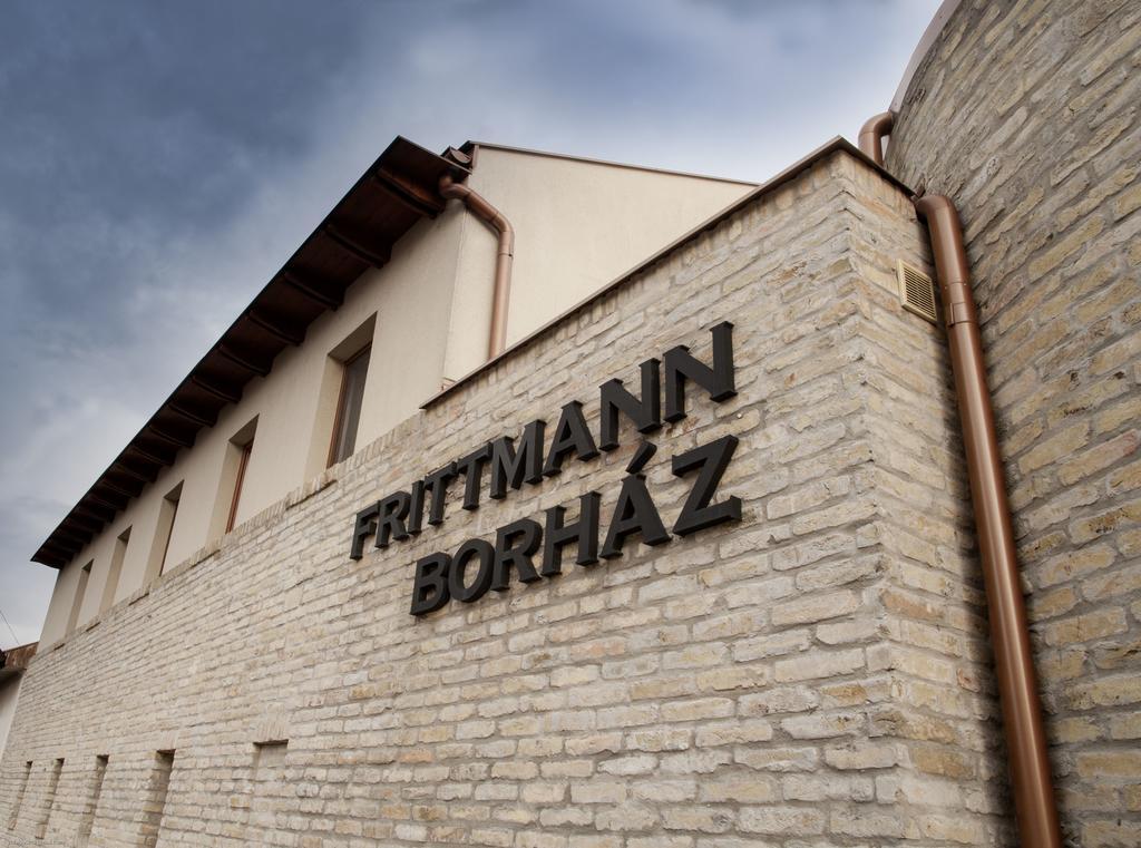 Frittmann Borház Acomodação com café da manhã Soltvadkert Exterior foto